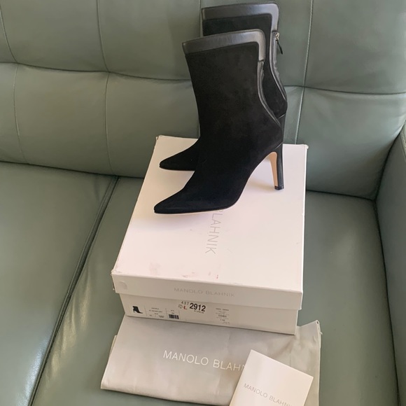 Manolo Blahnik Zufapla Suede Stiletto Ankle Booties - Picture 2 of 8